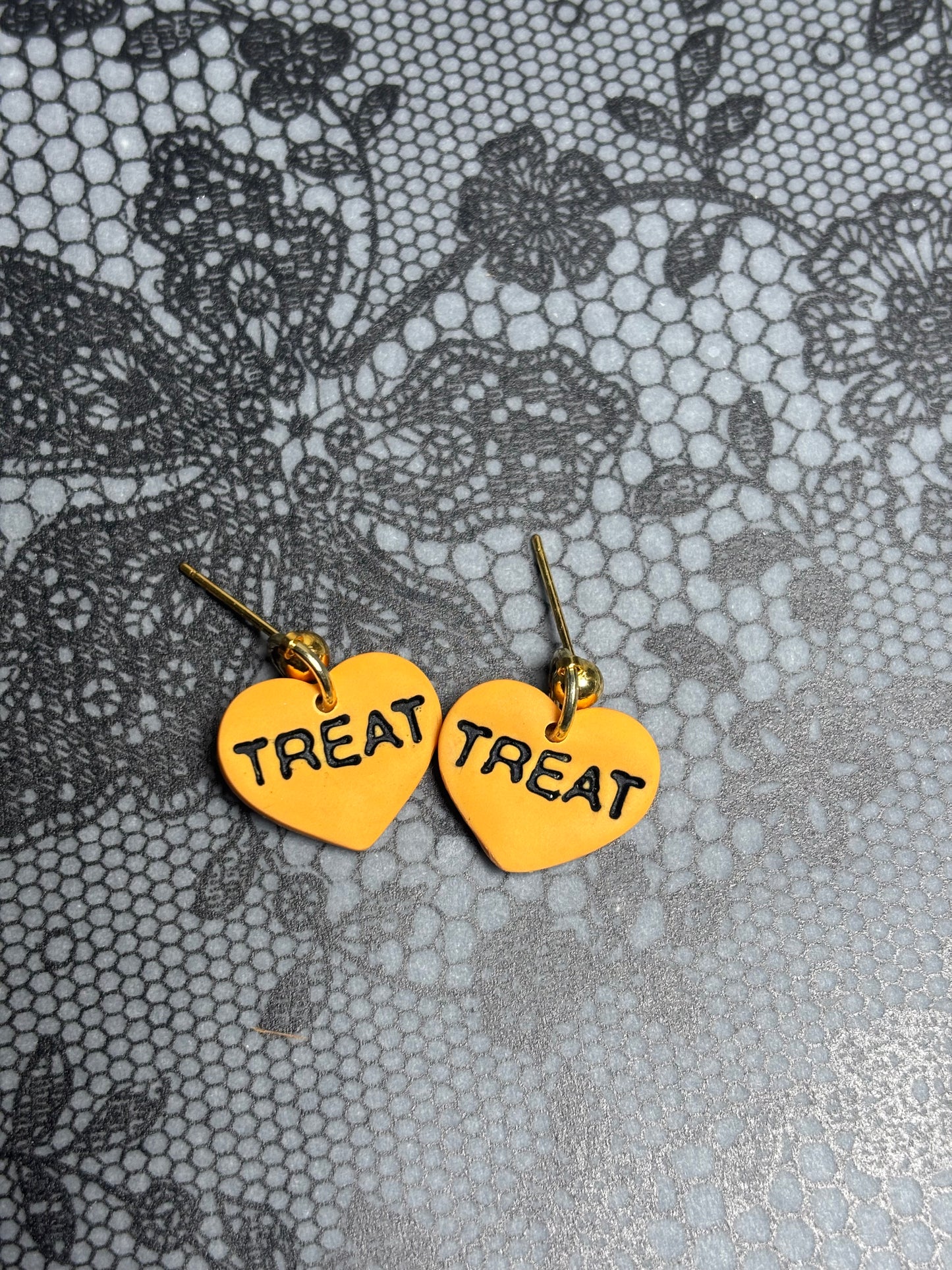 “TREAT” Candy Heart Earrings – Halloween Sweethearts 🍬🧡