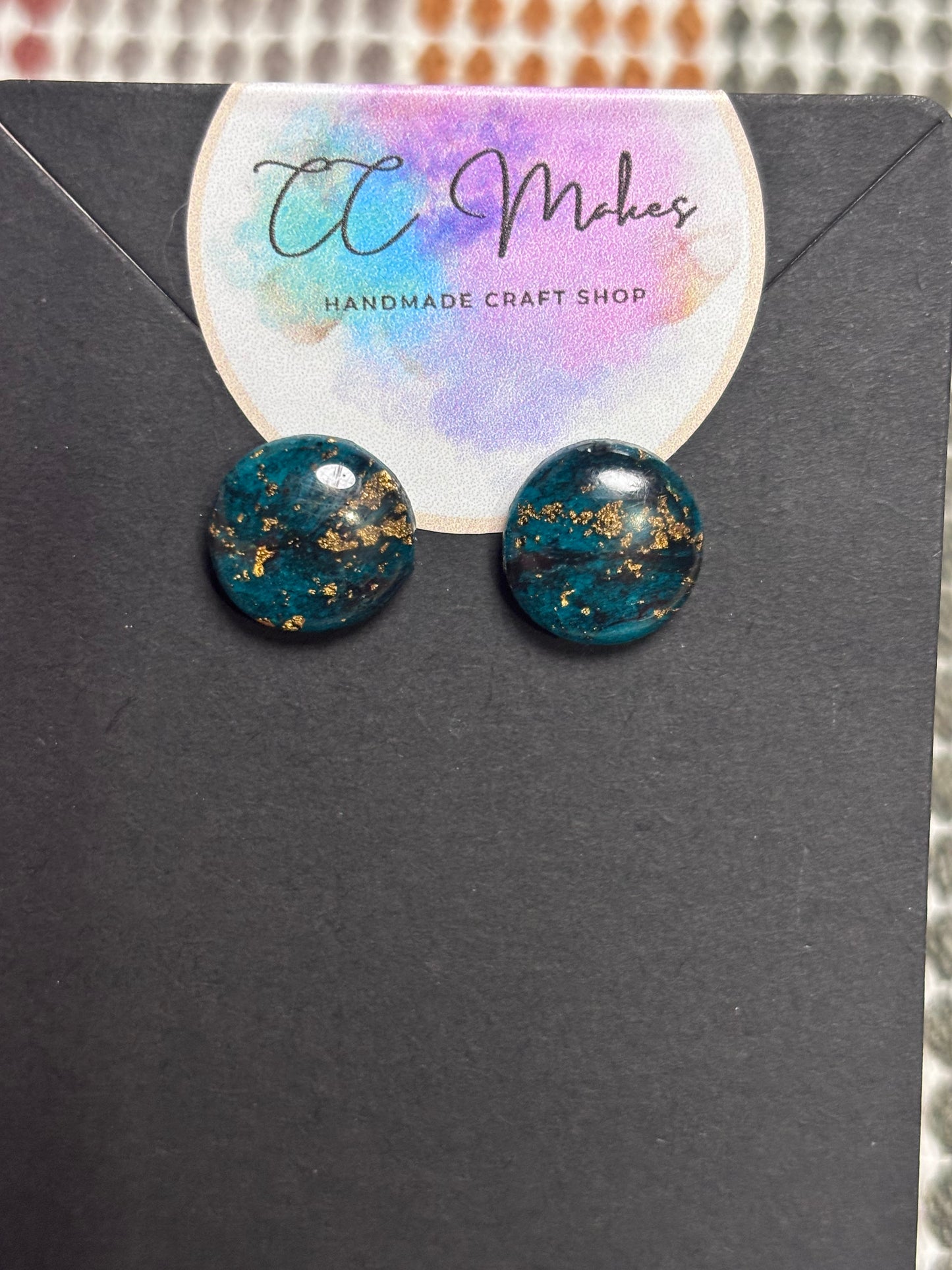 š Round Silver Stud Earrings