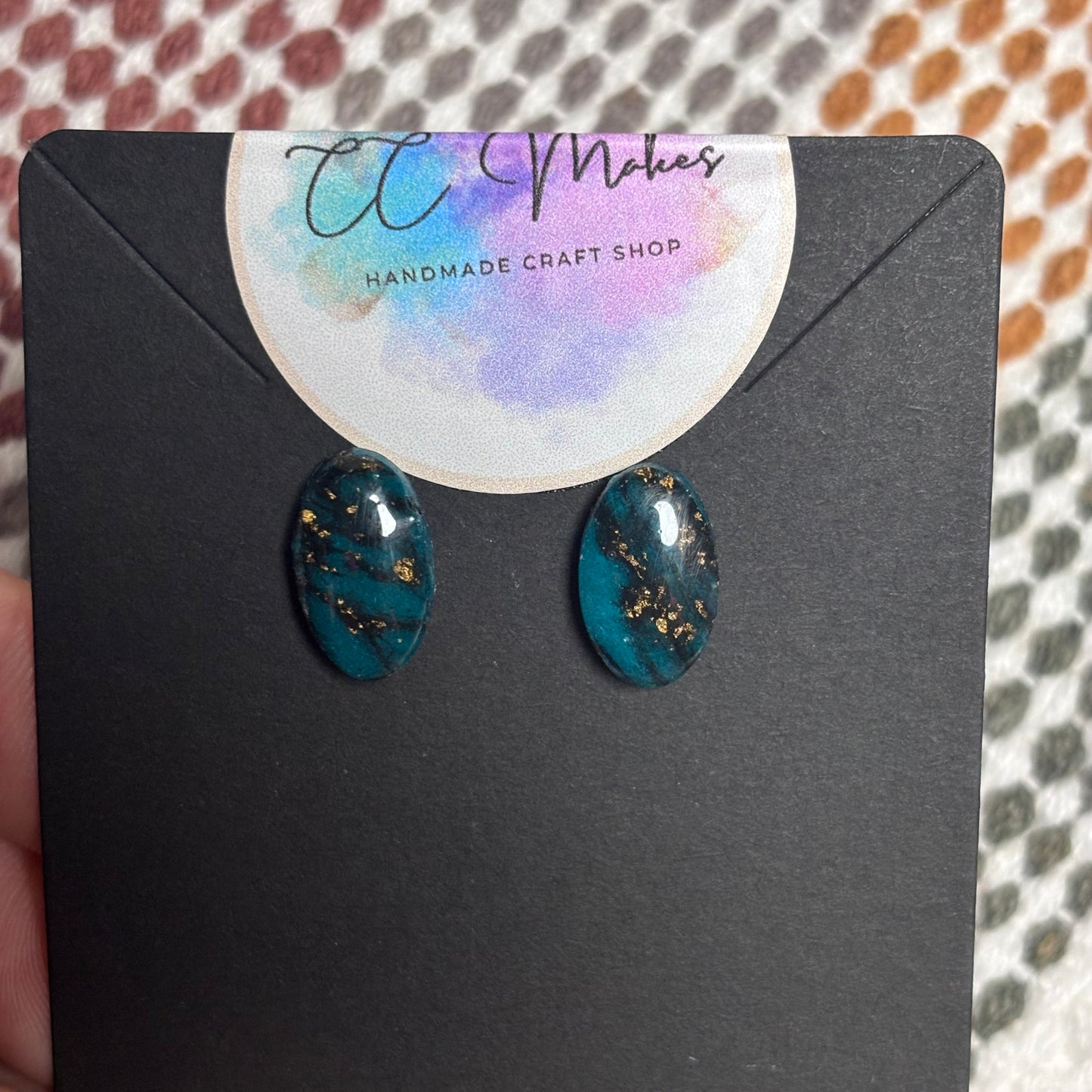 š Oval Silver Stud Earrings