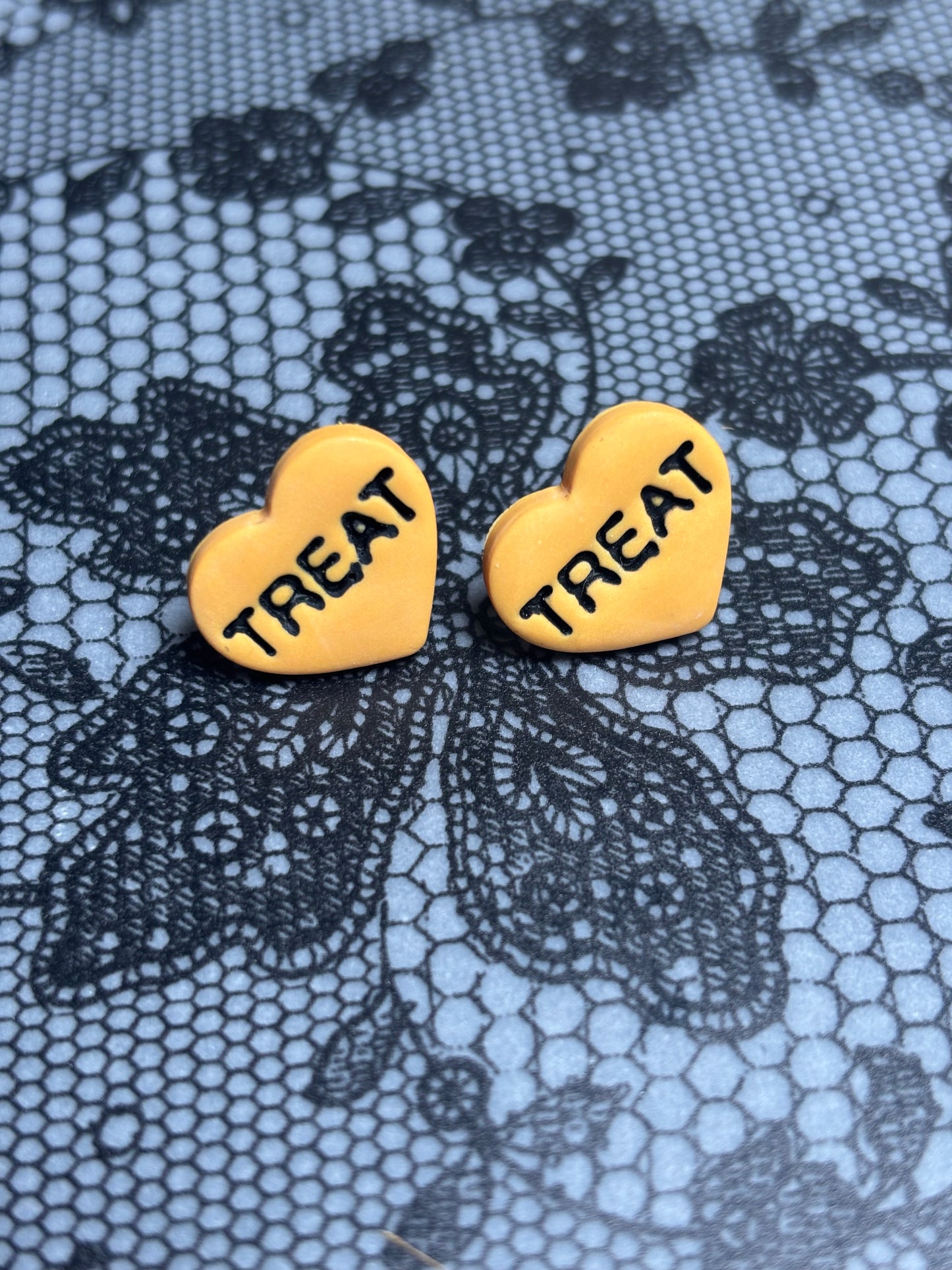 “TREAT” Candy Heart Earrings – Halloween Sweethearts 🍬🧡