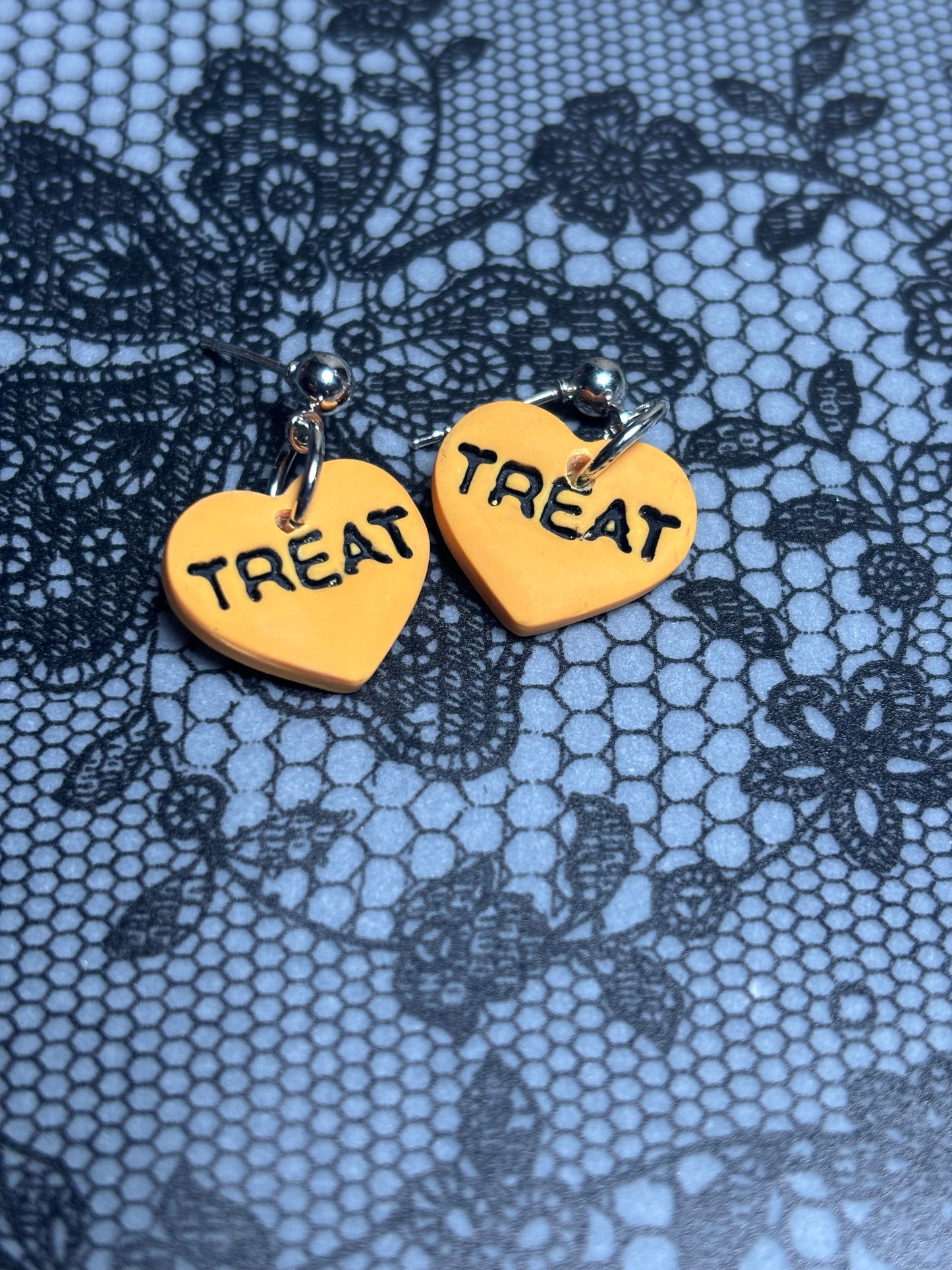 “TREAT” Candy Heart Earrings – Halloween Sweethearts 🍬🧡